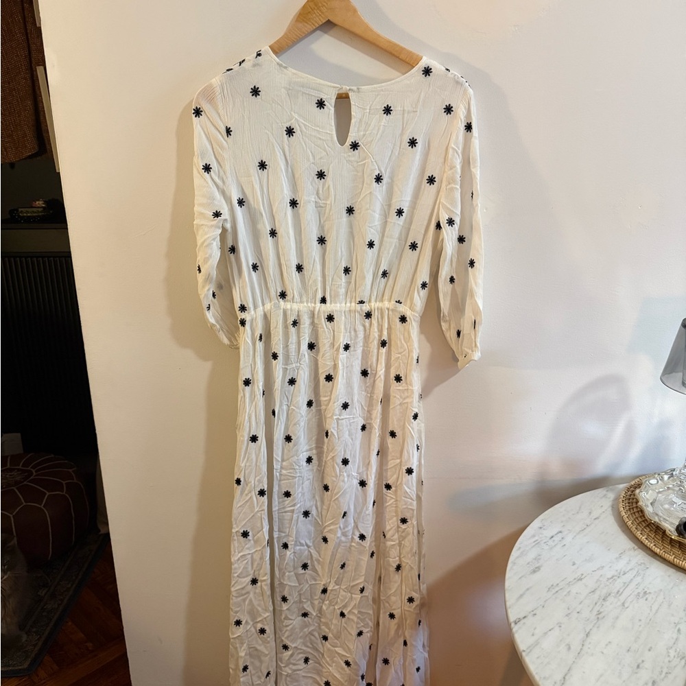 Chic White and Navy Embroidered Long Sleeve Dress - Picture 5 of 5
